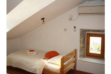Montenegro Privát Lepetane, Exterior